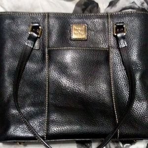 Black leather Dooney & Bourke purse